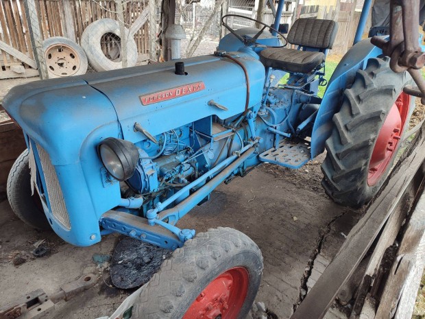 Fordson dexta kistraktor