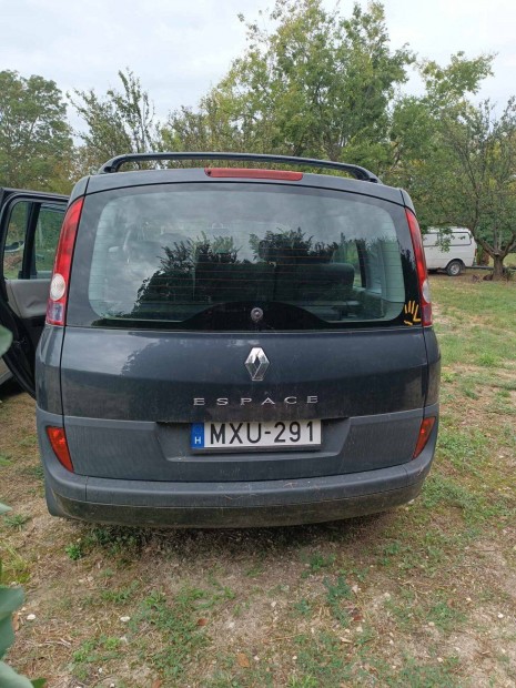 Forgalombl ideiglenesen kivont, lejrt mszakis Renault Espace elad
