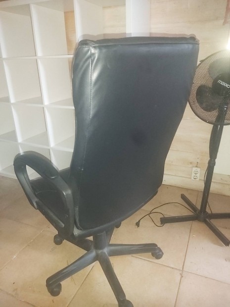 Forg�sz�k elad� f�n�ki sz�k m�b�r