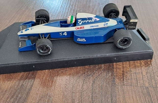 Forma 1-es Onyx kisaut Andrea De Cesaris 1992