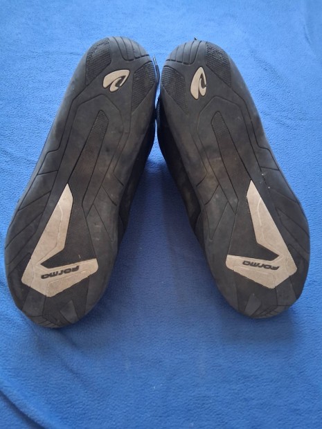 Forma Genesis motoros bakancs fekete 44-es