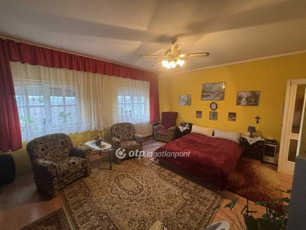 Forr�i 95 nm-es h�z elad�