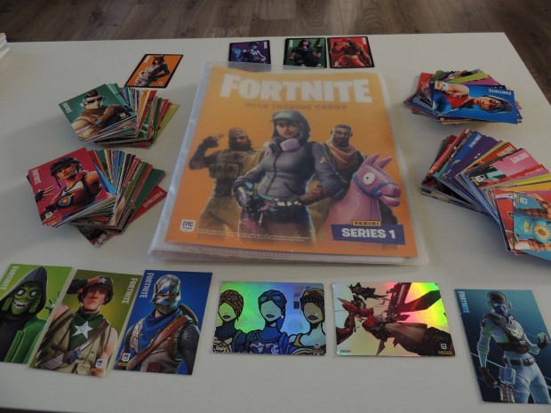 Fortnite album + kb. 200 db. gyjthet krtya