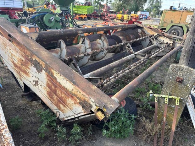 Fortschritt E302 E303 4 méteres vágóasztal