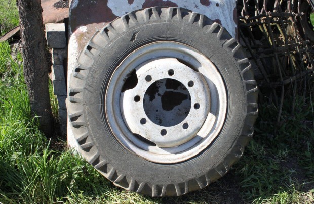 Fortschritt ZT303 traktor első kerék