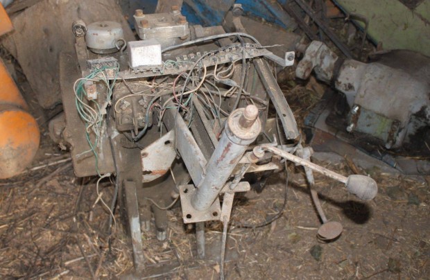 Fortschritt ZT303 traktor kormánymű gázkarral, pedállal