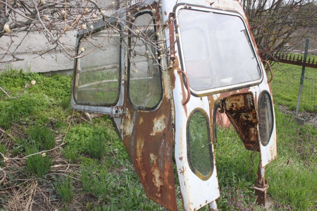 Fortschritt ZT303 traktorhoz fülke, burkolatok