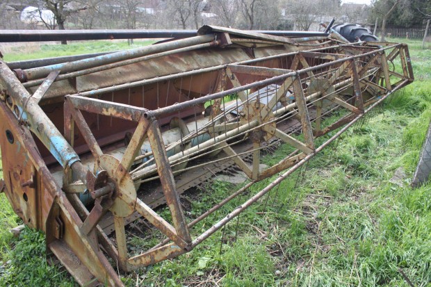 Fortschritt kombájn gabona vágóasztal 5,6 m-es