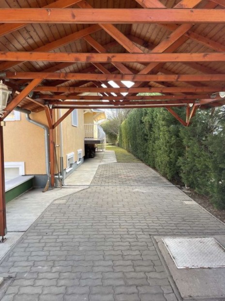 Ft, Ft-Kislagon AZONNAL KLTZHET csaldi hz, 260 m2-es, csaldi