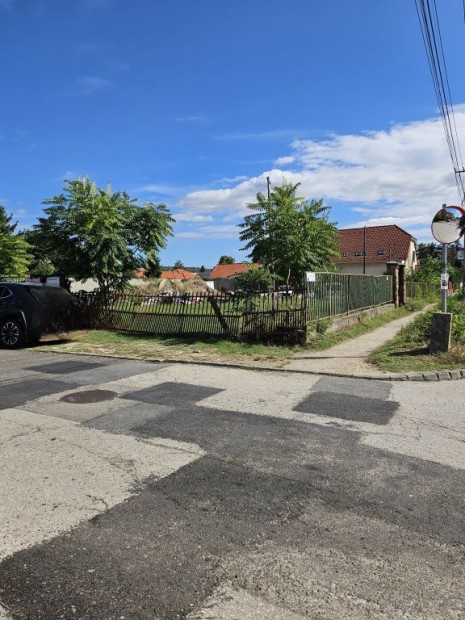 F�t, N�meth K. utca, 1716 m2-es, telek