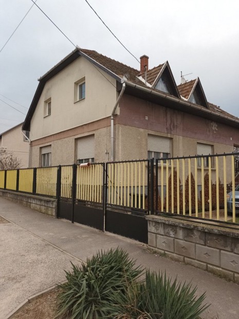 Fót, Vas Gereben utca, 100 m2-es, 2 generációs, családi ház, 6 szobás