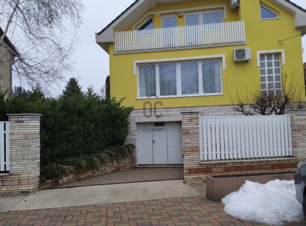 F�t csendes r�sz�n t�bb gener�ci�s csal�di h�z elad�