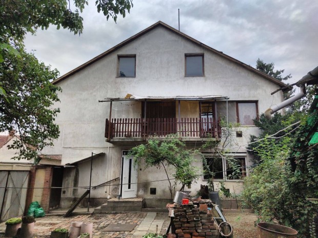 F�t�r k�zel�ben �n�ll� nagy csal�di h�z elad�!