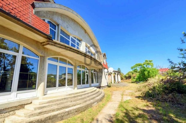 F�ti elad� t�gla csal�di h�z