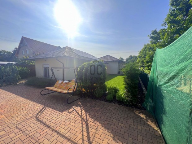 F�ti elad� t�gla csal�di h�z