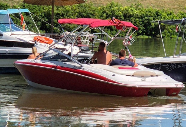 Four Winns 210 Horizon V8 tempomat wakeboard haj brutl zene