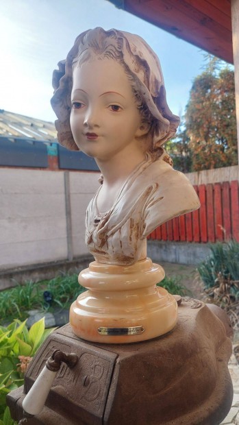 Francia lány, elragadó büszt márvány talpon, 45 cm