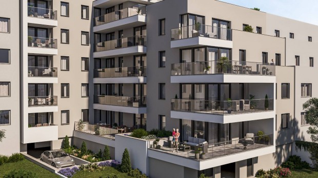 Frangep�n74 nappali+2 szoba udvari kil�t�ssal Elad�