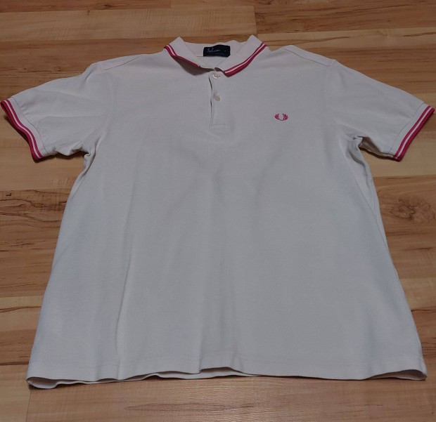 Fred Perry M mret fehr-magenta szn gallros piqu rvid ujj ing