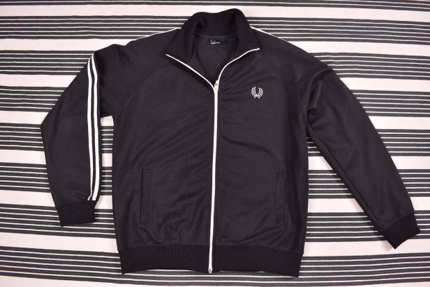 Fred Perry melegt fels 3699