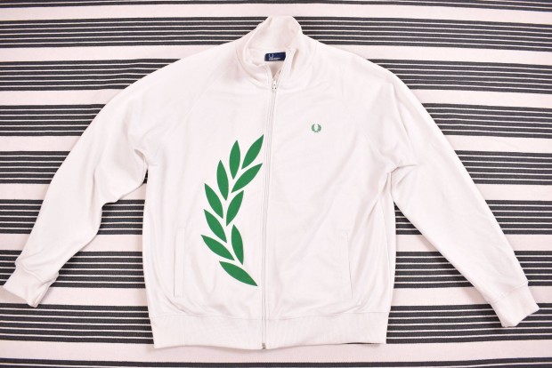 Fred Perry melegt fels 3842