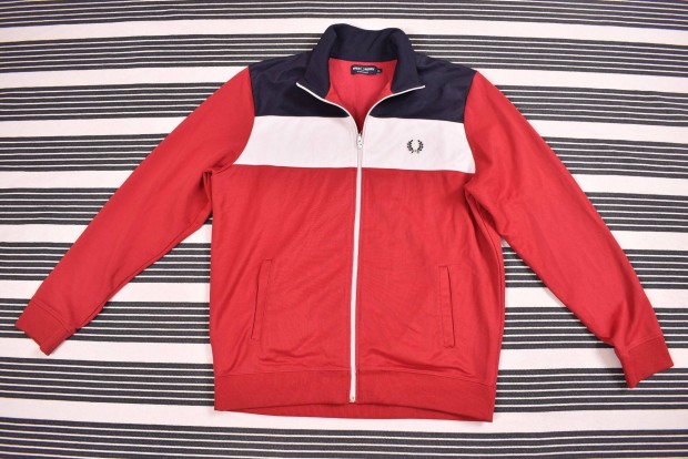 Fred Perry melegt fels 3847