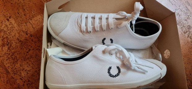 Fred Perry új vászon tennisz cipő(44-es)