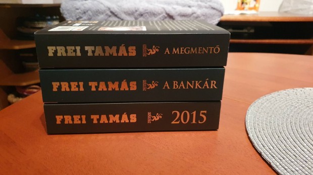Frei Tams 3 knyve, 2015, A bankr, A megment