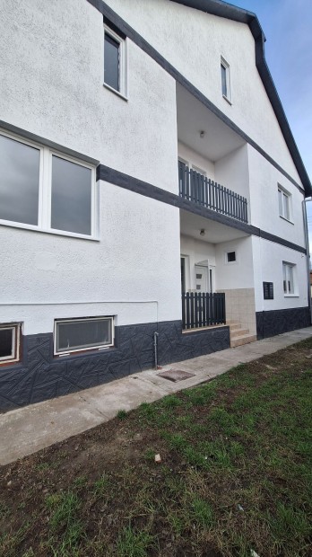 Frekvent�lt helyen Boldogon elad� egy 200nm-es 3 szintes csal�di h�z,