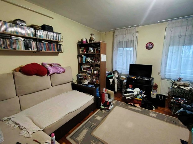 Frekvent�lt helyen, 1+1 f�lszob�s lak�s elad�! I�r: 42,9 Mft