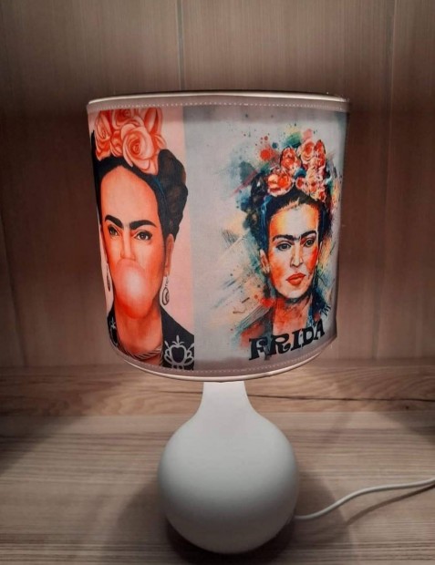 Frida Kahlo mints jjeli lmpa