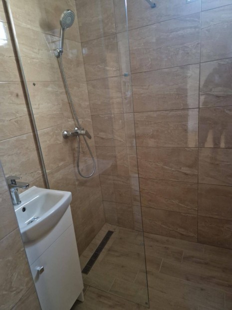 Frissen fel�j�tott 1. emeleti lak�s elad�