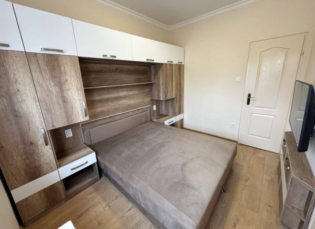 Frissen fel�j�tott 1 szob�s lak�s kiad� a Toldi utc�n!