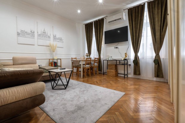 Frissen fel�j�tott, eleg�ns, modern lak�s kiad�