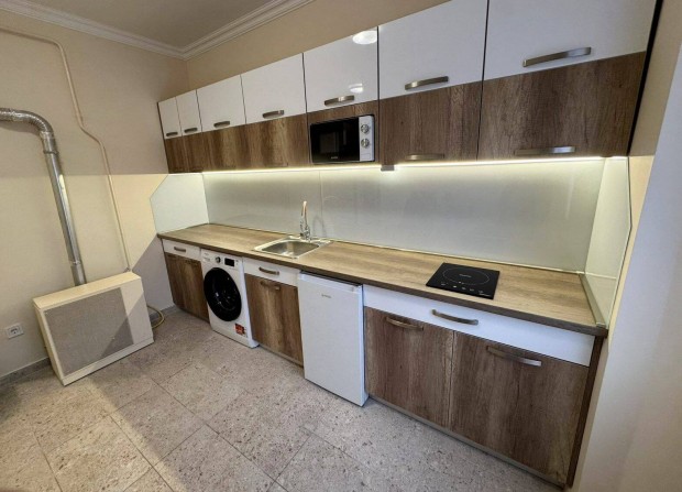 Frissen fel�j�tott erk�lyes alb�rlet kiad� a Toldi utc�n!