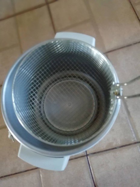 Fritőz Tefal (alig használt) jó állapotban eladó Szegeden