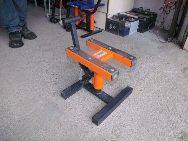 Fritzel offroad motoremelő bak középemelő állvány