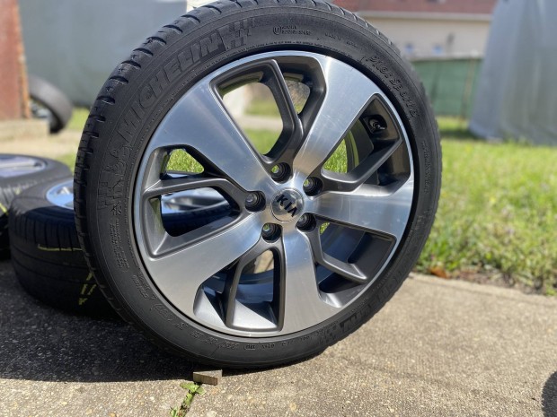 Front polír Kia gyári 18"-os alufelni szett 5x114.3 Et42.5