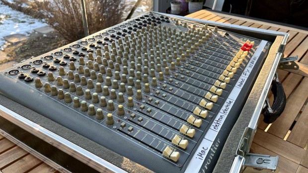 Frontier Merit MT-1602 16 csatorns analg kever mixer + rack