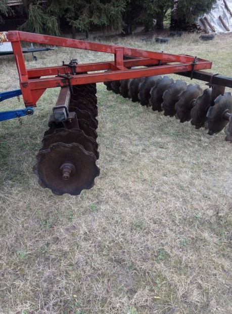 F�gesztett t�rcsa