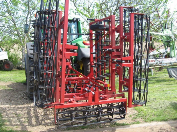 Fggesztett kombintor
