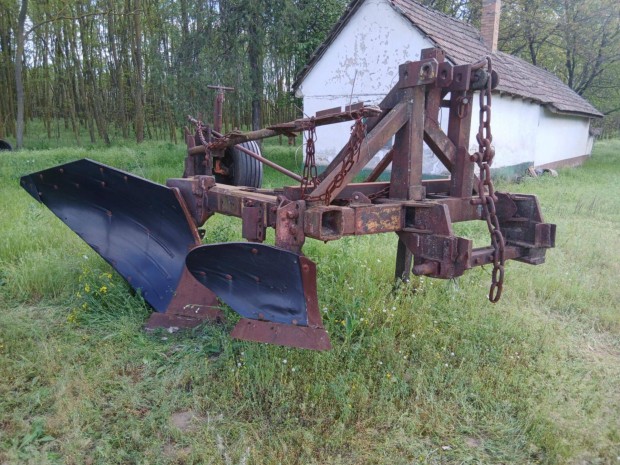 Fggesztett rigol eke