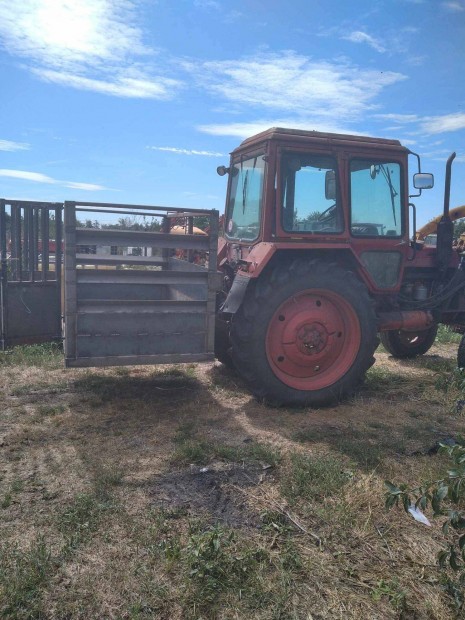 F�ggesztett sz�ll�t� l�da