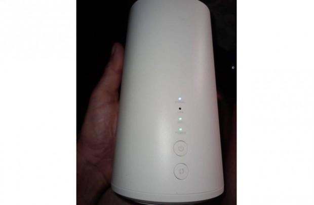 Fggetlen Huawei B528s 4G / LTE SIM krtys WiFi router