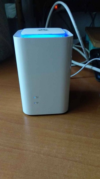 Fggetlen Huawei E5180 LTE cube 4G SIM krtys router (02)