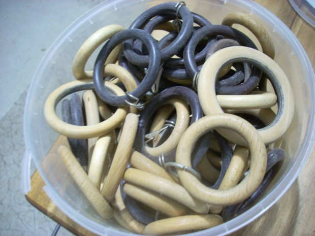 Függönykarikák csipeszekkel kb 20-20 db