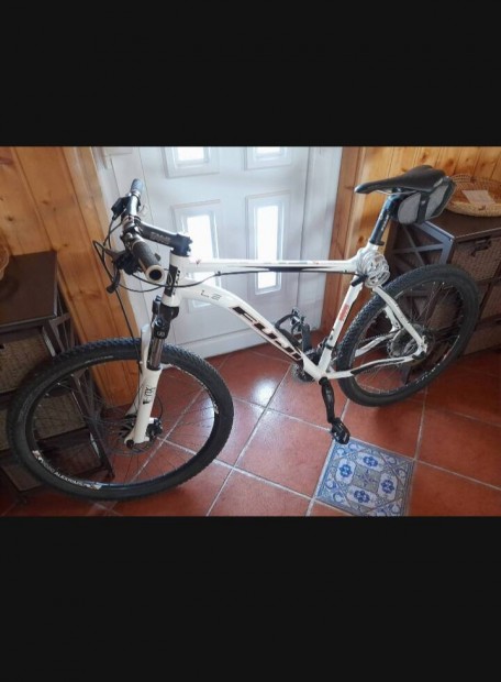 Fuji 21"ffi, (L) mtb kerkpr 26 os kerekekkel, csere rdekel 