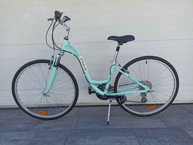 Fuji Crosstown 3.0 nöi 28" kerékpár