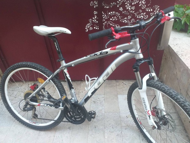 Fuji Nevada 3.0 hidraulikus trcsafk alumnium vzas kerkpr,bicikli