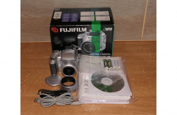 Fujifilm Finepix S3500 j llapotban akkumultorokkal